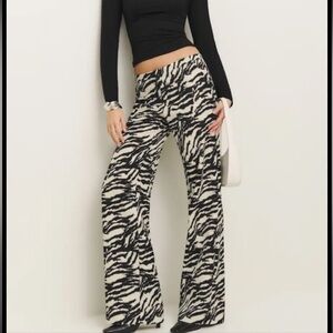 🖤🤍 REFORMATION Zebra Print Vida Low Rise Pant